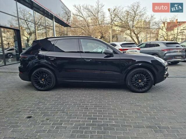 Черный Порше Каен, объемом двигателя 2.89 л и пробегом 114 тыс. км за 55555 $, фото 2 на Automoto.ua