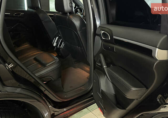 Чорний Порше Cayenne, об'ємом двигуна 3 л та пробігом 146 тис. км за 45500 $, фото 33 на Automoto.ua