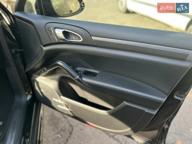 Черный Порше Каен, объемом двигателя 3.6 л и пробегом 88 тыс. км за 40000 $, фото 14 на Automoto.ua