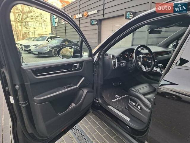 Черный Порше Каен, объемом двигателя 2.89 л и пробегом 114 тыс. км за 55555 $, фото 8 на Automoto.ua
