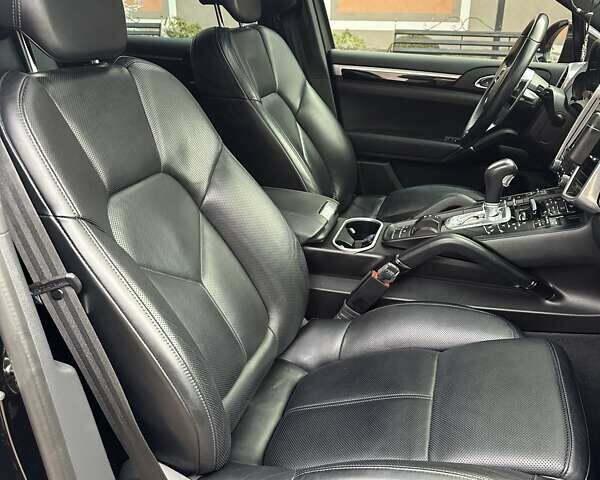 Черный Порше Каен, объемом двигателя 3.6 л и пробегом 64 тыс. км за 28999 $, фото 63 на Automoto.ua