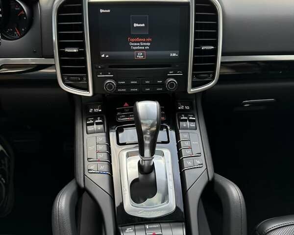 Порше Каен 2017 в Днепре (Днепропетровске) на Automoto.ua Черный Порше Каен, объемом двигателя 2.97 л и пробегом 64 тыс. км за 42500 $, фото 15 на Automoto.ua