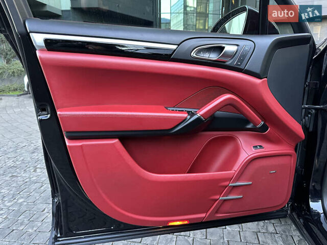 Черный Порше Каен, объемом двигателя 3 л и пробегом 180 тыс. км за 34800 $, фото 21 на Automoto.ua