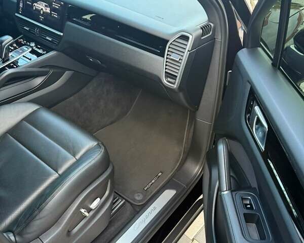 Черный Порше Каен, объемом двигателя 3 л и пробегом 130 тыс. км за 60000 $, фото 14 на Automoto.ua