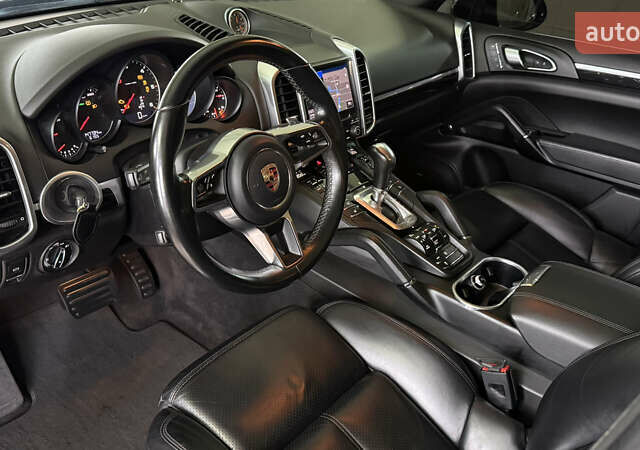 Чорний Порше Cayenne, об'ємом двигуна 3 л та пробігом 146 тис. км за 45500 $, фото 19 на Automoto.ua