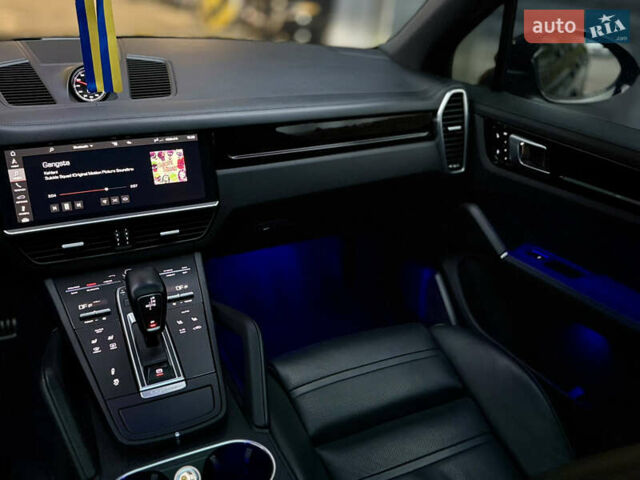 Чорний Порше Cayenne, об'ємом двигуна 2.9 л та пробігом 99 тис. км за 70000 $, фото 24 на Automoto.ua