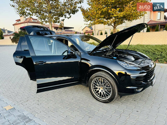 Черный Порше Каен, объемом двигателя 2.97 л и пробегом 131 тыс. км за 37999 $, фото 52 на Automoto.ua