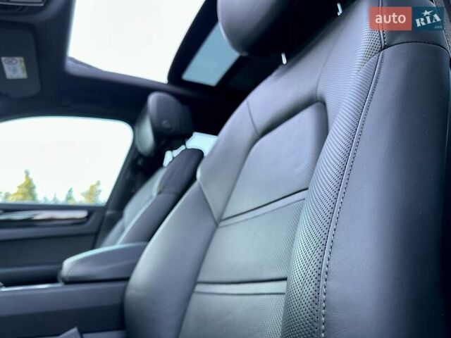 Черный Порше Каен, объемом двигателя 2.89 л и пробегом 76 тыс. км за 57800 $, фото 62 на Automoto.ua