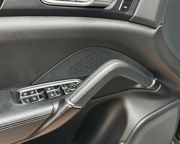 Черный Порше Каен, объемом двигателя 3.6 л и пробегом 64 тыс. км за 28999 $, фото 47 на Automoto.ua