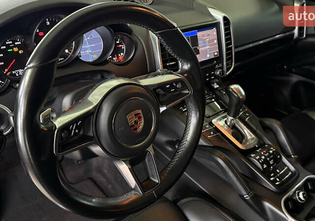 Чорний Порше Cayenne, об'ємом двигуна 3 л та пробігом 146 тис. км за 45500 $, фото 20 на Automoto.ua