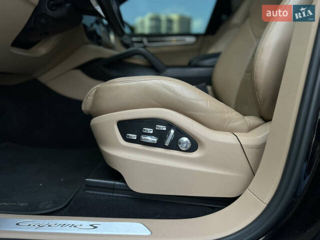 Чорний Порше Cayenne, об'ємом двигуна 2.89 л та пробігом 191 тис. км за 52000 $, фото 28 на Automoto.ua