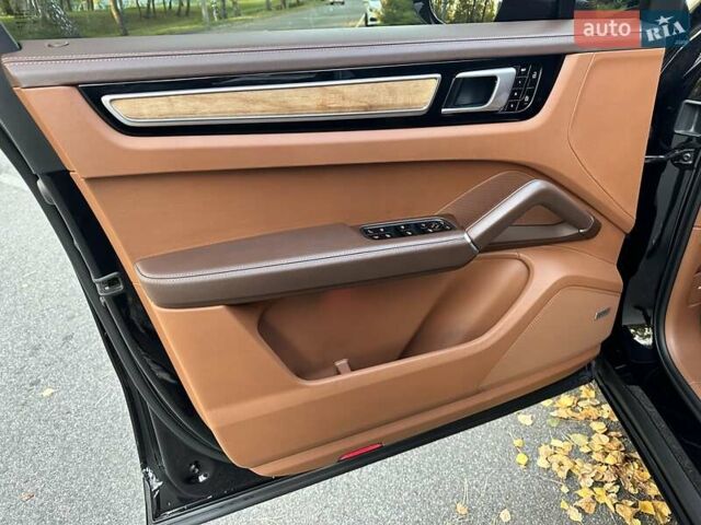 Черный Порше Каен, объемом двигателя 3 л и пробегом 170 тыс. км за 63500 $, фото 35 на Automoto.ua