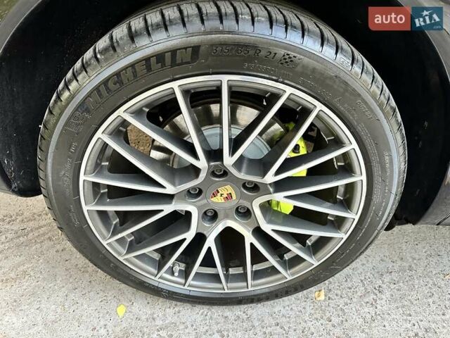 Черный Порше Каен, объемом двигателя 3 л и пробегом 170 тыс. км за 63500 $, фото 10 на Automoto.ua