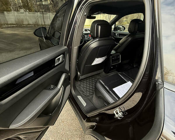 Чорний Порше Cayenne, об'ємом двигуна 3 л та пробігом 82 тис. км за 51000 $, фото 13 на Automoto.ua