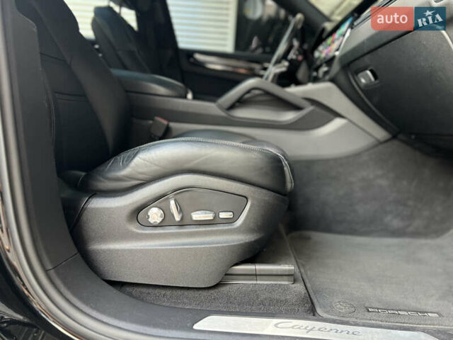 Черный Порше Каен, объемом двигателя 3 л и пробегом 133 тыс. км за 48999 $, фото 46 на Automoto.ua