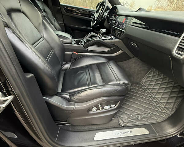 Чорний Порше Cayenne, об'ємом двигуна 3 л та пробігом 82 тис. км за 51000 $, фото 17 на Automoto.ua