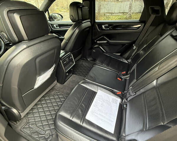 Чорний Порше Cayenne, об'ємом двигуна 3 л та пробігом 82 тис. км за 51000 $, фото 14 на Automoto.ua