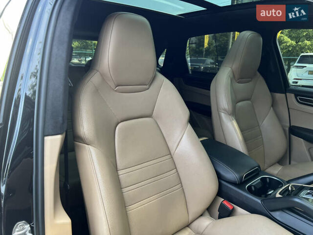 Чорний Порше Cayenne, об'ємом двигуна 2.89 л та пробігом 191 тис. км за 52000 $, фото 19 на Automoto.ua