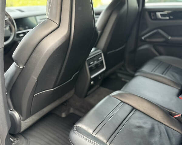 Черный Порше Каен, объемом двигателя 3 л и пробегом 109 тыс. км за 52500 $, фото 41 на Automoto.ua