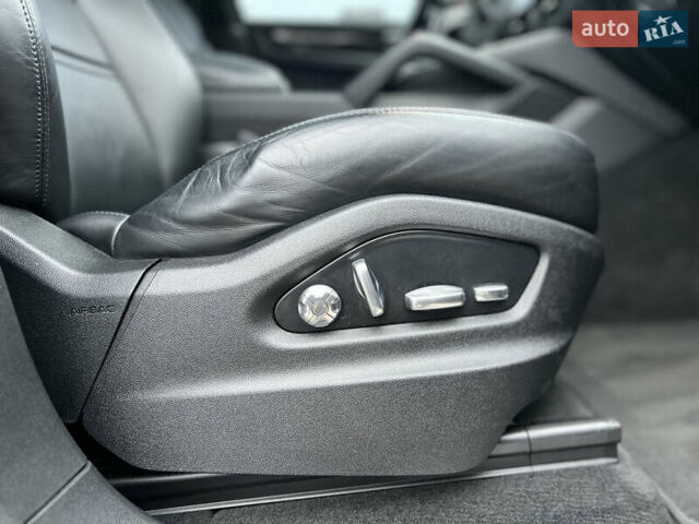 Чорний Порше Cayenne, об'ємом двигуна 3 л та пробігом 134 тис. км за 46000 $, фото 52 на Automoto.ua