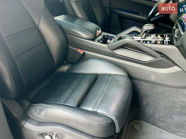 Черный Порше Каен, объемом двигателя 3 л и пробегом 133 тыс. км за 47000 $, фото 52 на Automoto.ua