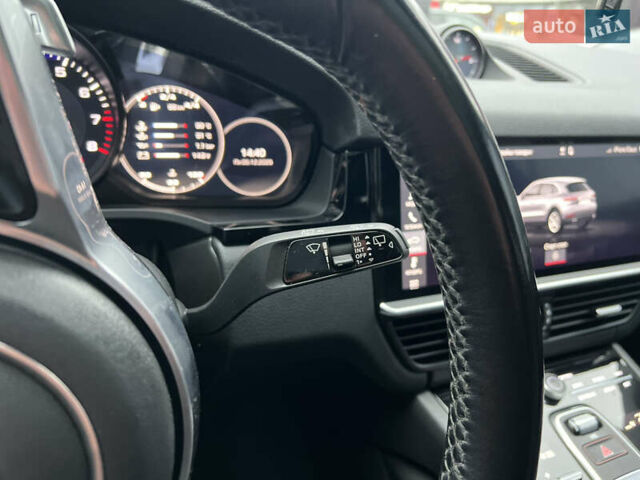 Чорний Порше Cayenne, об'ємом двигуна 3 л та пробігом 134 тис. км за 46000 $, фото 29 на Automoto.ua