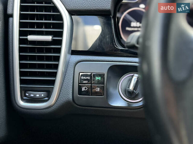 Черный Порше Каен, объемом двигателя 3 л и пробегом 133 тыс. км за 48999 $, фото 18 на Automoto.ua