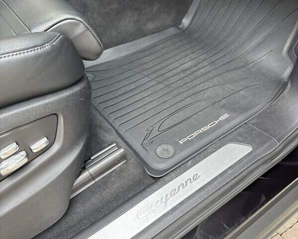 Черный Порше Каен, объемом двигателя 3 л и пробегом 109 тыс. км за 52500 $, фото 83 на Automoto.ua