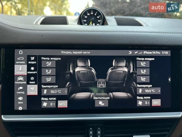 Черный Порше Каен, объемом двигателя 3 л и пробегом 170 тыс. км за 63500 $, фото 49 на Automoto.ua