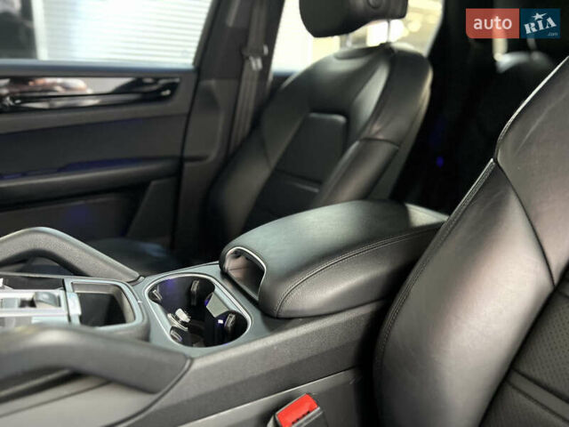 Черный Порше Каен, объемом двигателя 3 л и пробегом 133 тыс. км за 48999 $, фото 39 на Automoto.ua