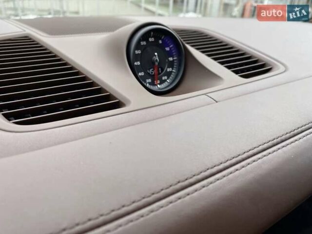 Черный Порше Каен, объемом двигателя 3 л и пробегом 125 тыс. км за 51000 $, фото 36 на Automoto.ua