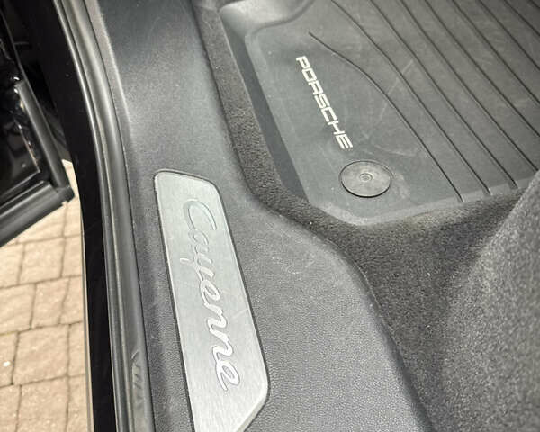 Черный Порше Каен, объемом двигателя 3 л и пробегом 109 тыс. км за 52500 $, фото 50 на Automoto.ua