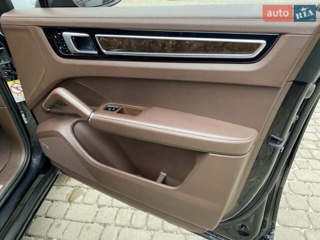 Черный Порше Каен, объемом двигателя 3 л и пробегом 125 тыс. км за 51000 $, фото 31 на Automoto.ua