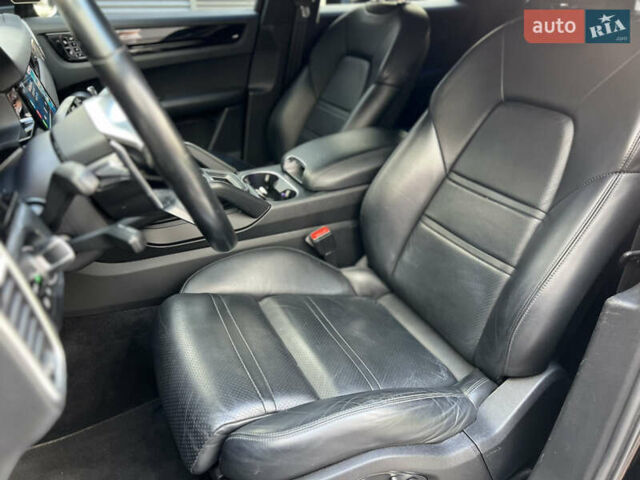 Черный Порше Каен, объемом двигателя 3 л и пробегом 133 тыс. км за 47000 $, фото 23 на Automoto.ua