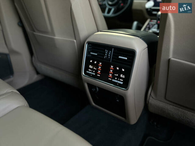 Чорний Порше Cayenne, об'ємом двигуна 2.89 л та пробігом 191 тис. км за 52000 $, фото 23 на Automoto.ua