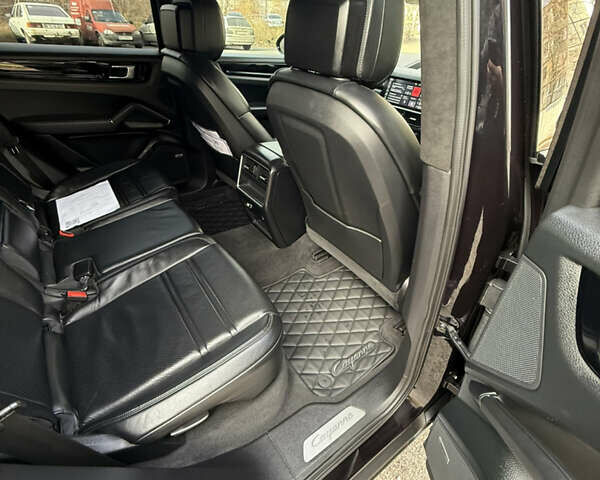 Чорний Порше Cayenne, об'ємом двигуна 3 л та пробігом 82 тис. км за 51000 $, фото 15 на Automoto.ua