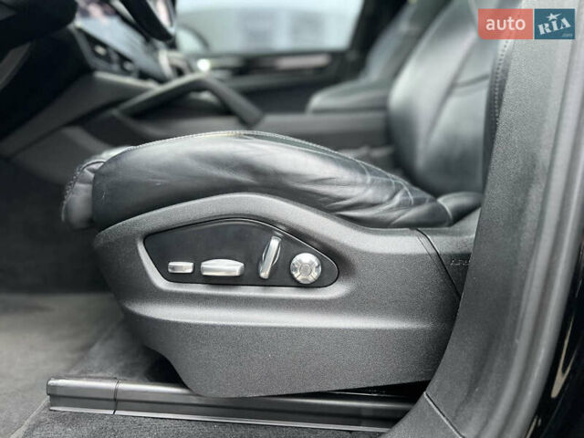 Чорний Порше Cayenne, об'ємом двигуна 3 л та пробігом 134 тис. км за 46000 $, фото 22 на Automoto.ua