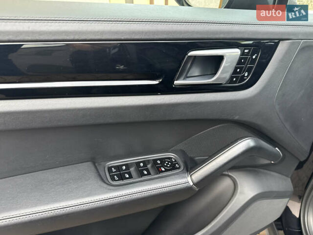 Черный Порше Каен, объемом двигателя 3 л и пробегом 109 тыс. км за 52500 $, фото 31 на Automoto.ua