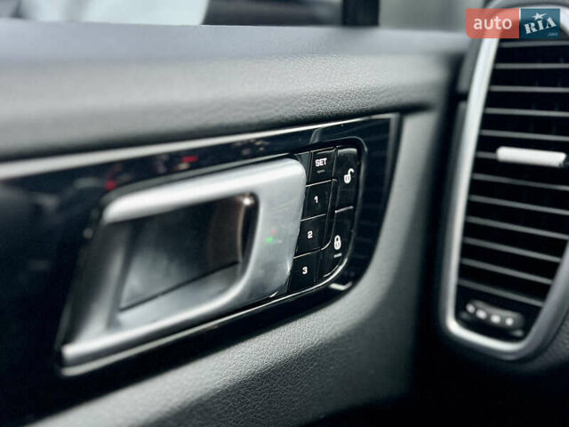 Чорний Порше Cayenne, об'ємом двигуна 3 л та пробігом 134 тис. км за 46000 $, фото 25 на Automoto.ua