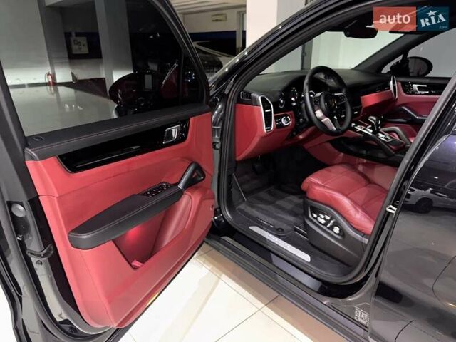 Черный Порше Каен, объемом двигателя 3 л и пробегом 94 тыс. км за 64900 $, фото 78 на Automoto.ua