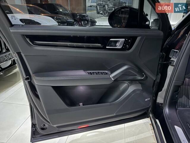 Черный Порше Каен, объемом двигателя 3 л и пробегом 32 тыс. км за 69900 $, фото 106 на Automoto.ua