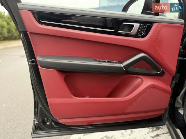 Черный Порше Каен, объемом двигателя 3 л и пробегом 44 тыс. км за 72500 $, фото 61 на Automoto.ua