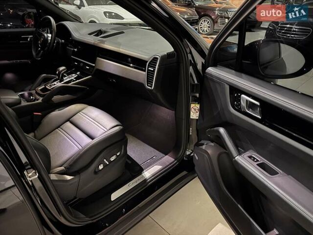 Черный Порше Каен, объемом двигателя 3 л и пробегом 32 тыс. км за 69900 $, фото 109 на Automoto.ua