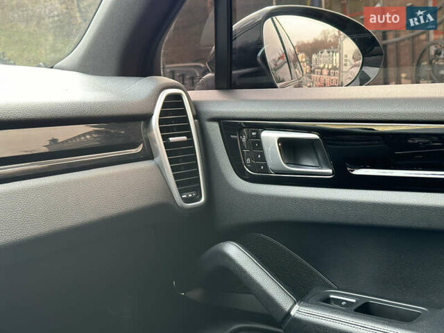 Чорний Порше Cayenne, об'ємом двигуна 3 л та пробігом 195 тис. км за 59500 $, фото 42 на Automoto.ua