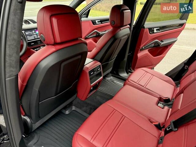 Черный Порше Каен, объемом двигателя 3 л и пробегом 44 тыс. км за 72500 $, фото 59 на Automoto.ua