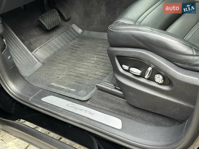 Чорний Порше Cayenne, об'ємом двигуна 3 л та пробігом 195 тис. км за 59500 $, фото 24 на Automoto.ua