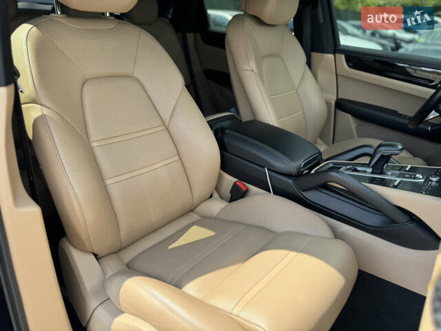 Чорний Порше Cayenne, об'ємом двигуна 2.89 л та пробігом 100 тис. км за 85000 $, фото 23 на Automoto.ua