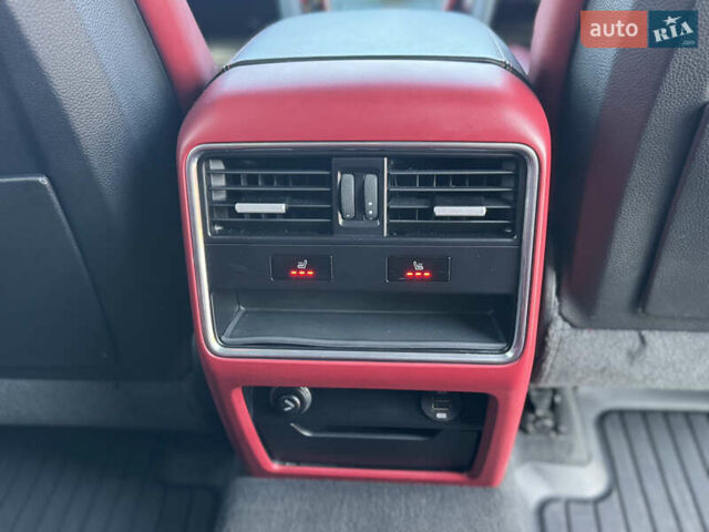 Черный Порше Каен, объемом двигателя 4 л и пробегом 120 тыс. км за 87700 $, фото 26 на Automoto.ua