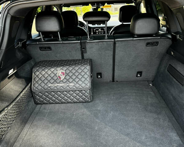 Чорний Порше Cayenne, об'ємом двигуна 3 л та пробігом 75 тис. км за 52000 $, фото 16 на Automoto.ua