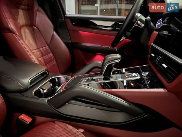 Черный Порше Каен, объемом двигателя 3 л и пробегом 94 тыс. км за 64900 $, фото 114 на Automoto.ua